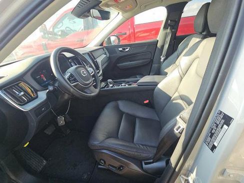 Used 2025 Volvo XC60 B5 Plus image 5
