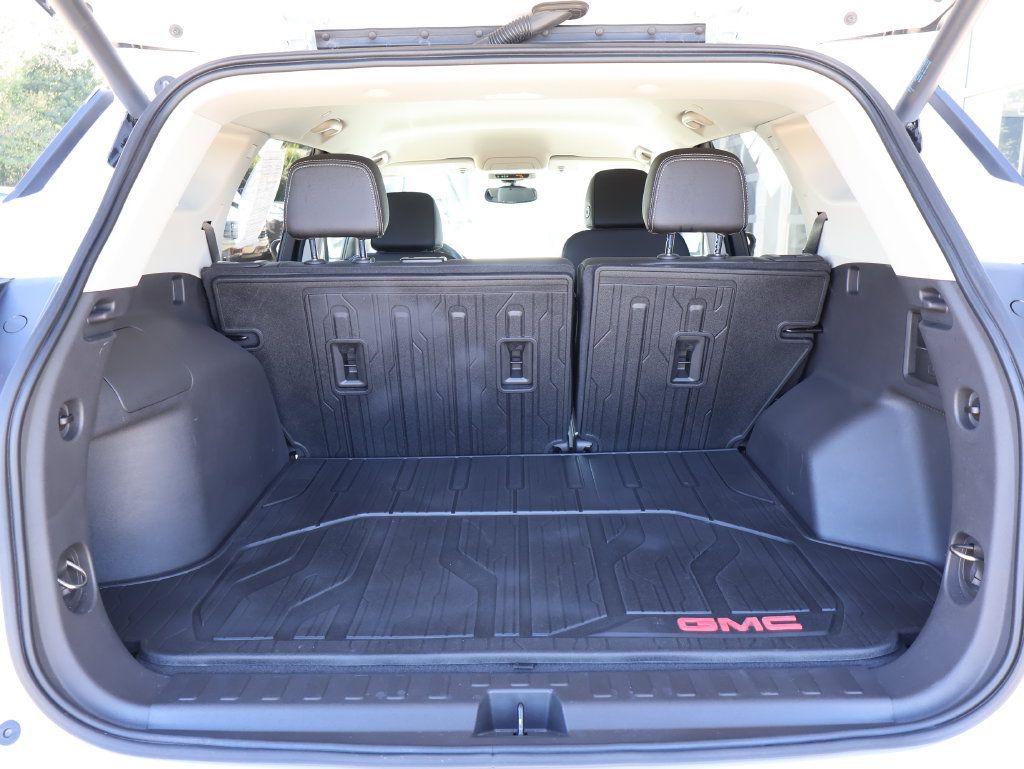 Used 2024 GMC Terrain Denali w/ Denali Premium Package AWD/4WD image 29