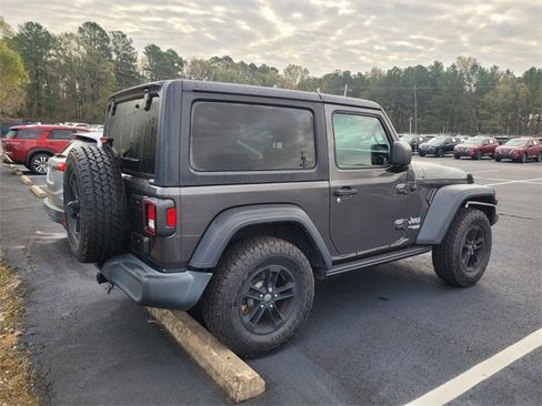 Used 2018 Jeep Wrangler Sport image 3