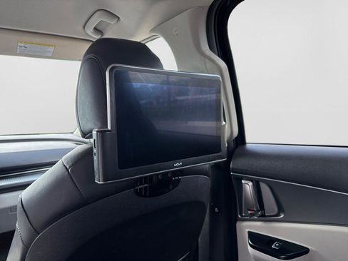 Used 2022 Kia Carnival LX FWD image 25