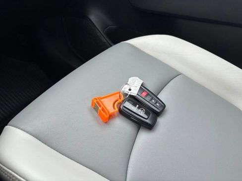Used 2022 Toyota RAV4 XLE Premium AWD/4WD image 20