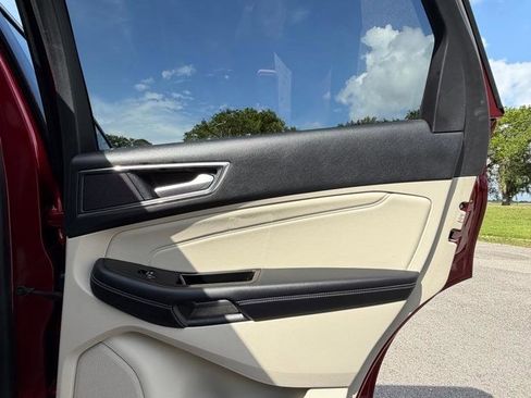 Used 2018 Ford Edge Titanium w/ Equipment Group 302A FWD image 15