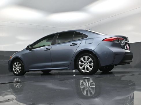 Used 2025 Toyota Corolla LE FWD image 18