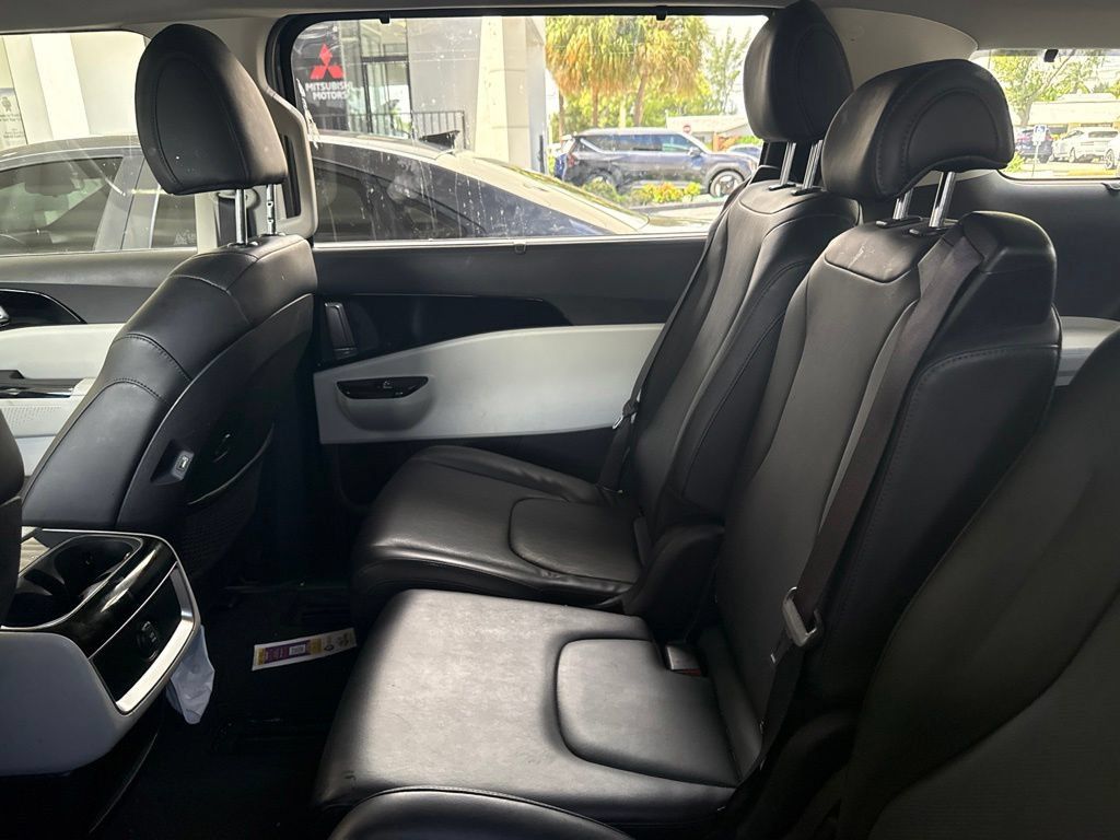 Certified 2024 Kia Carnival EX FWD image 5
