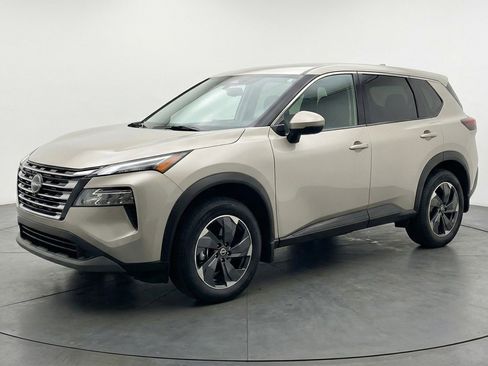 Used 2025 Nissan Rogue SV image 3