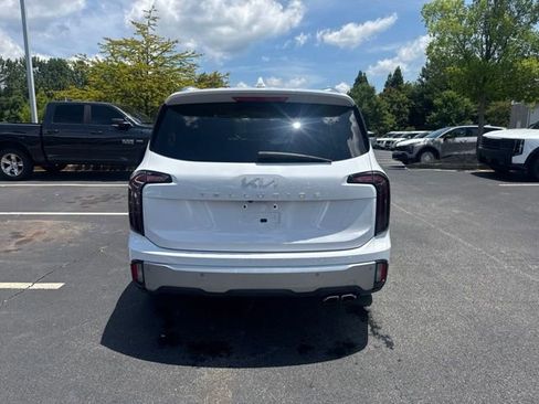 Certified 2024 Kia Telluride EX w/ EX Captain's Chair Package FWD image 4