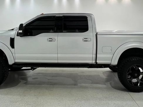 Used 2019 Ford F250 Lariat w/ Lariat Ultimate Package AWD/4WD image 2