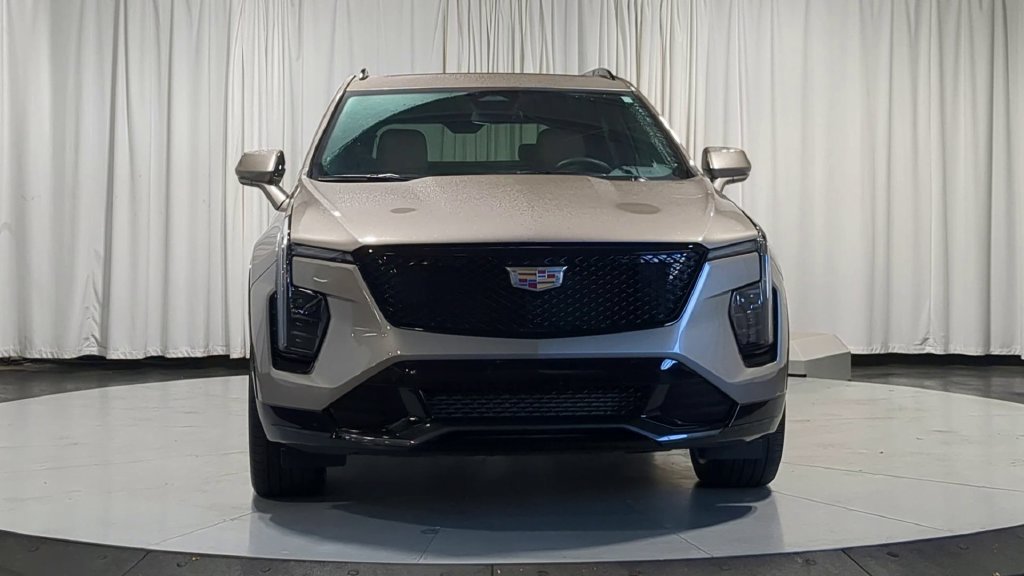 Used 2024 Cadillac XT4 Sport AWD/4WD image 3
