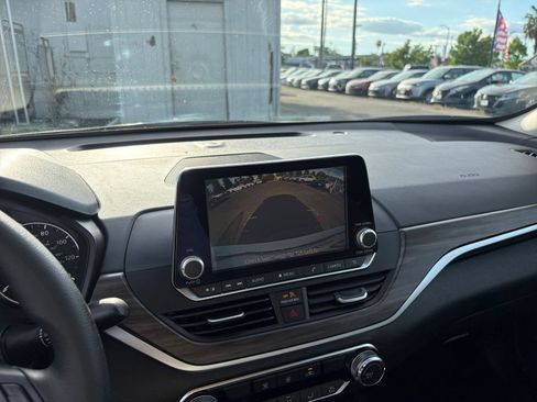 Used 2025 Nissan Altima 2.5 SV image 24