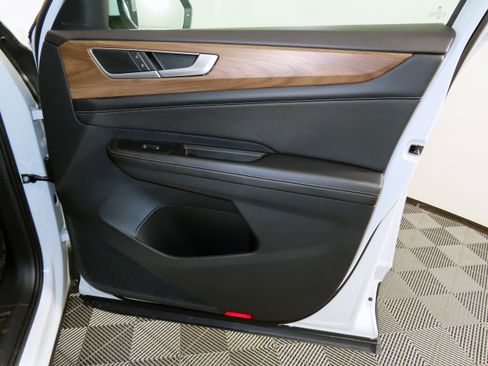 Used 2024 Volkswagen Atlas SE image 48