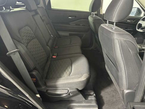 Used 2022 Nissan Pathfinder S AWD/4WD image 18