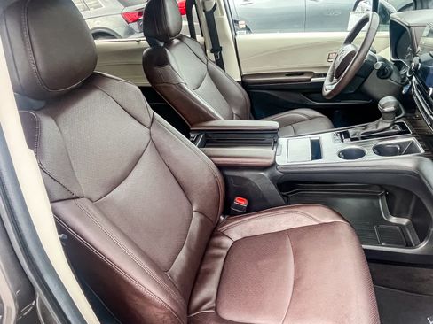 Used 2024 Toyota Sienna Platinum image 15