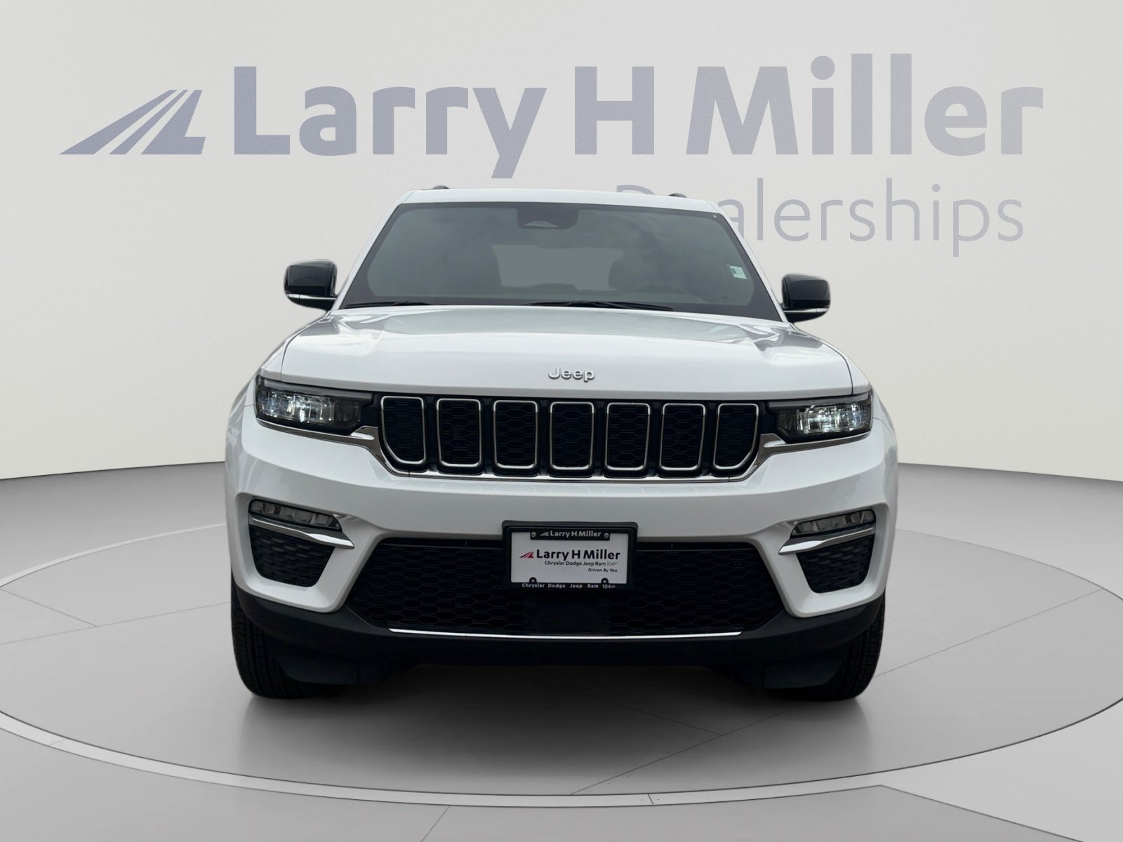 Used 2025 Jeep Grand Cherokee Limited w/ Trailer Tow Package AWD/4WD image 9