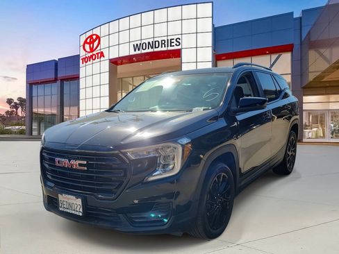 Used 2023 GMC Terrain SLE w/ Elevation Edition image 2