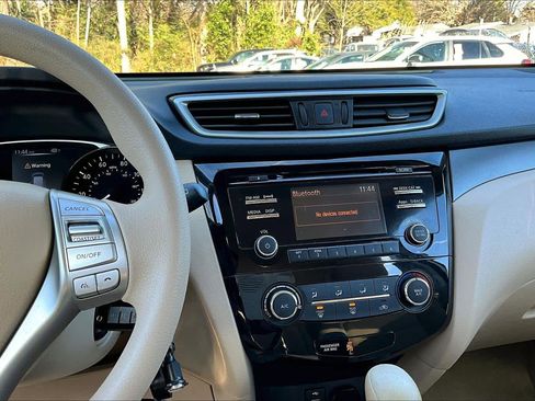 Used 2015 Nissan Rogue S image 6