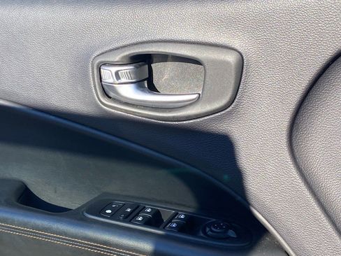 Used 2018 Jeep Compass Limited image 17