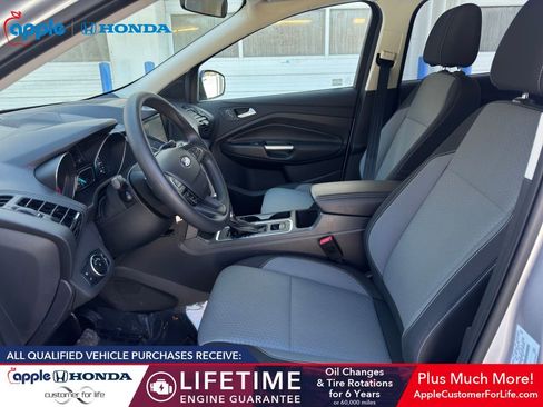 Used 2017 Ford Escape SE w/ Equipment Group 201A image 3