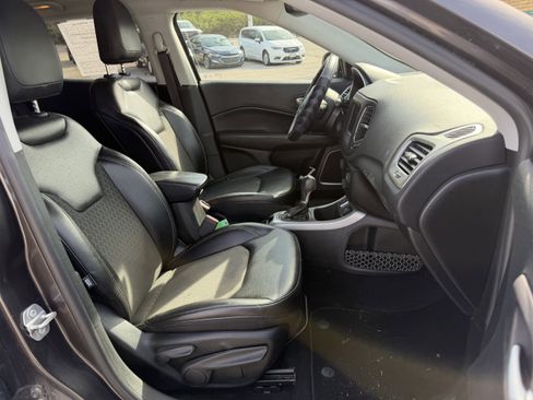 Used 2018 Jeep Compass Latitude w/ Popular Equipment Group image 11