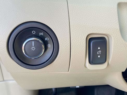 Used 2017 Ford Taurus Limited image 18