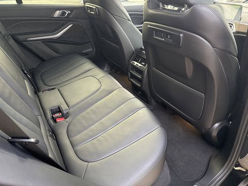 Used 2022 BMW X5 xDrive40i w/ Parking Assistance Package image 11