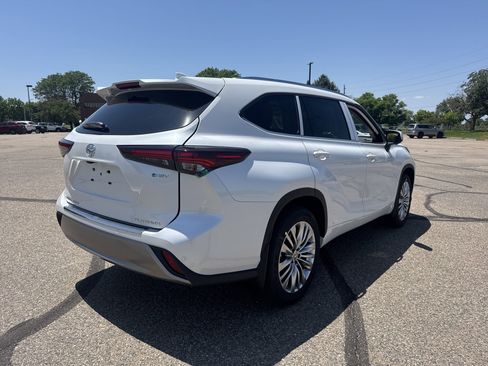 New 2026 Toyota Highlander Platinum AWD/4WD image 5