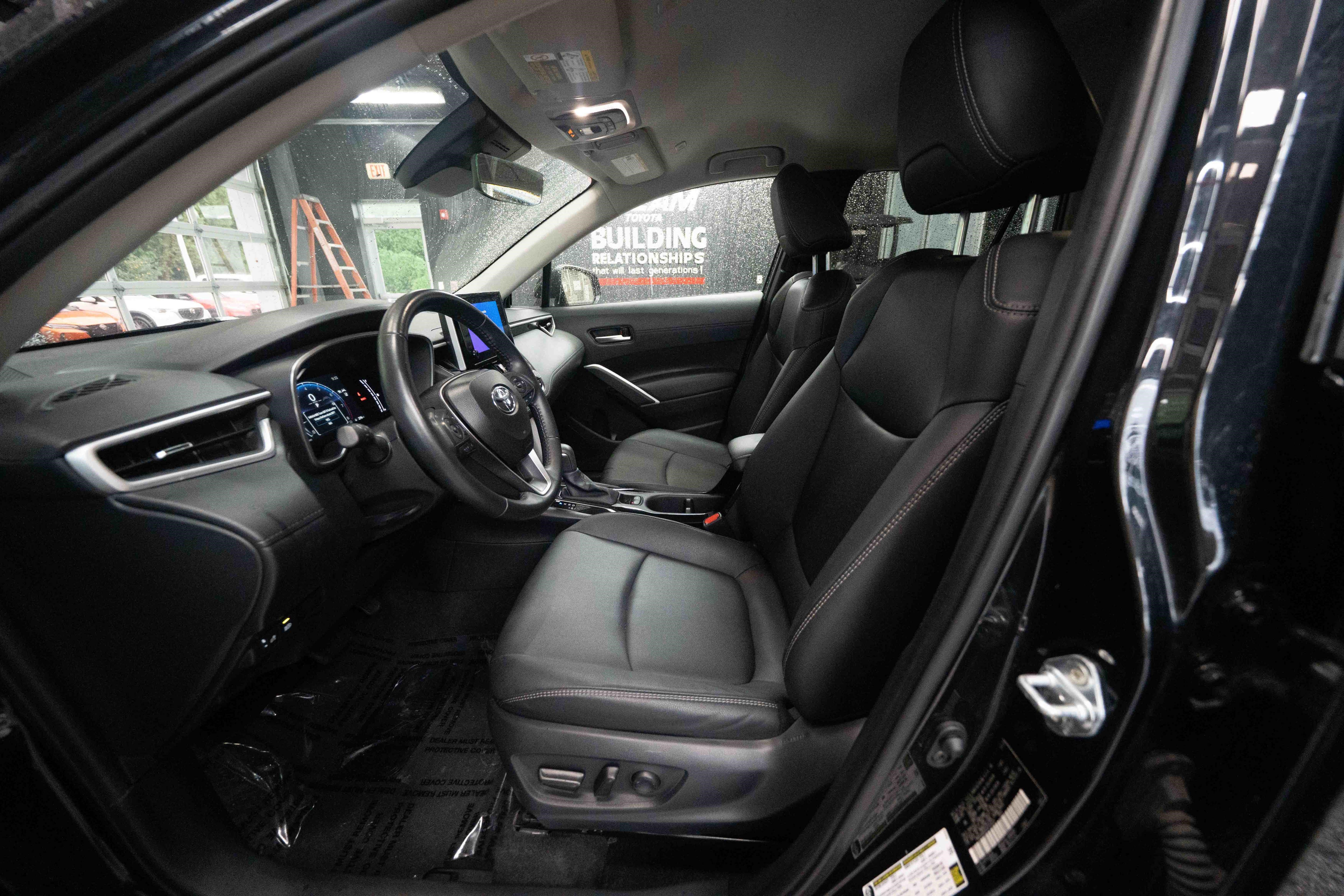 Used 2025 Toyota Corolla Cross XLE AWD/4WD image 9