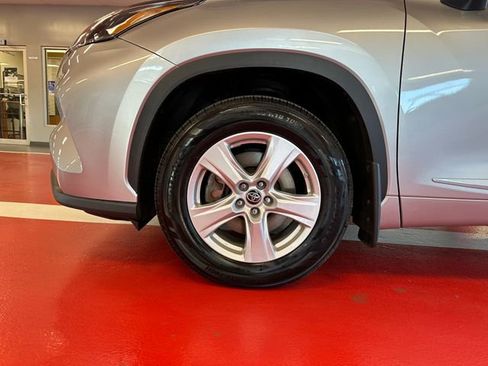 Used 2023 Toyota Highlander LE FWD image 30