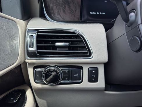 Used 2018 Lincoln Navigator L Reserve w/ Technology Package AWD/4WD image 39