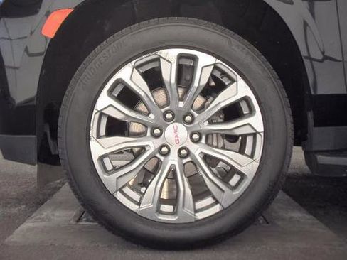 Used 2022 GMC Yukon XL Denali image 9