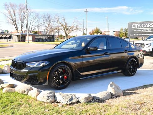 Used 2022 BMW M550i xDrive w/ Premium Package image 9