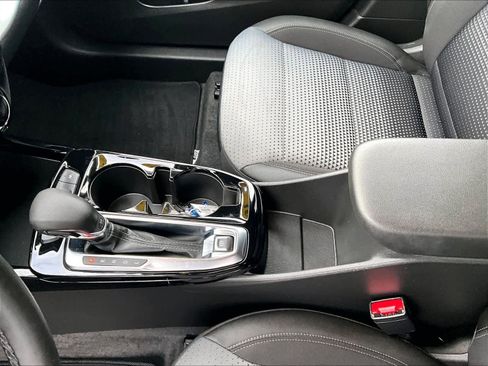 Used 2025 Chevrolet Trax LT w/ LT Convenience Package image 19