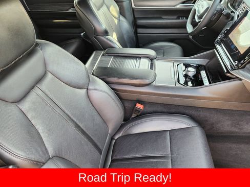 Used 2024 Jeep Wagoneer Series II w/ Flexible Seating Group RWD image 23