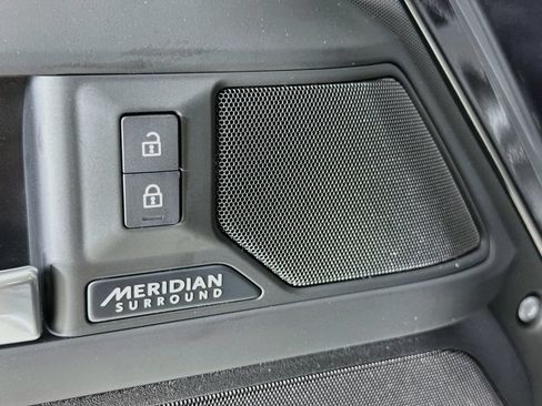 Used 2026 Land Rover Defender 110 X-Dynamic SE AWD/4WD image 24