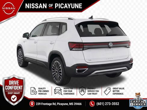 Used 2025 Volkswagen Taos SE FWD image 3