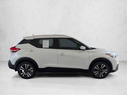 Used 2020 Nissan Kicks SV FWD image 4
