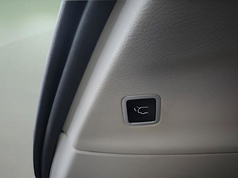 Used 2024 Chrysler Pacifica Limited FWD image 26