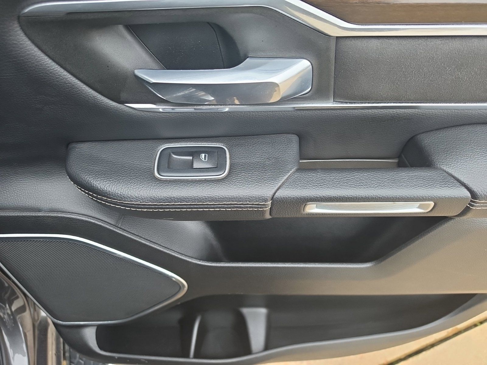 Used 2022 RAM 1500 Laramie AWD/4WD image 23