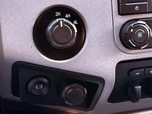 Used 2016 Ford F350 XLT w/ XLT Premium Package image 25