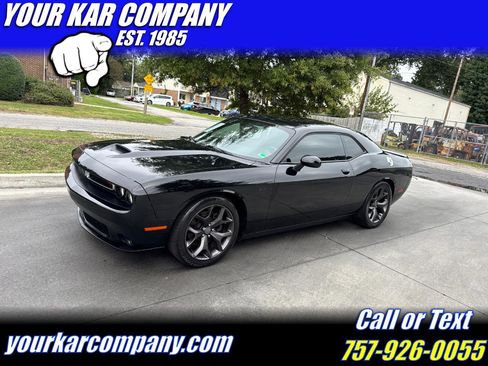 Used 2019 Dodge Challenger R/T image 1