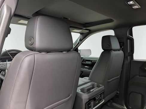 Used 2025 GMC Sierra 1500 AT4 w/ AT4 Premium Package AWD/4WD image 9