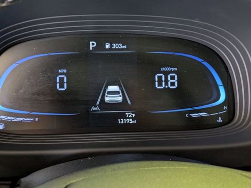 Used 2025 Hyundai Venue SEL FWD image 22