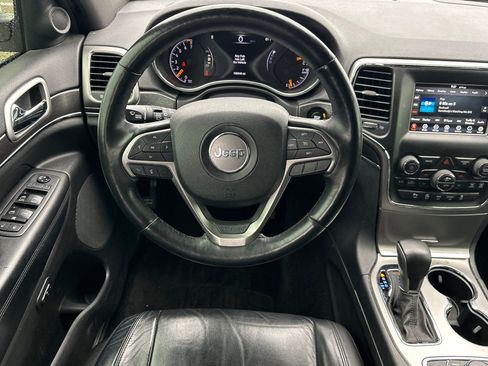 Used 2018 Jeep Grand Cherokee Limited image 16