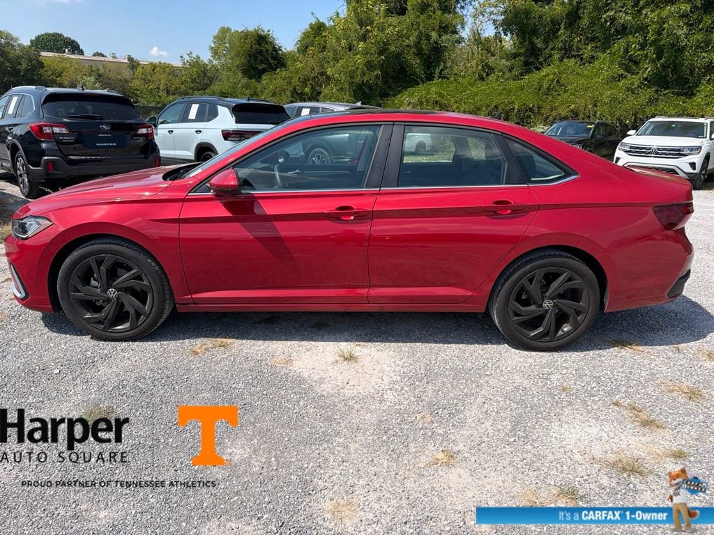 Used 2025 Volkswagen Jetta SE w/ Sunroof Package FWD image 2