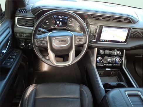 Used 2021 GMC Yukon Denali w/ Denali Premium Package image 15
