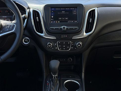 Used 2024 Chevrolet Equinox LT image 14