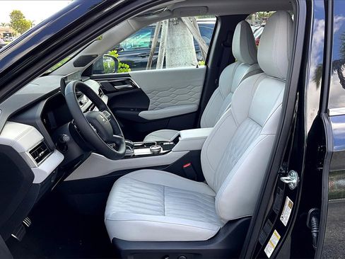 New 2025 Mitsubishi Outlander AWD image 7