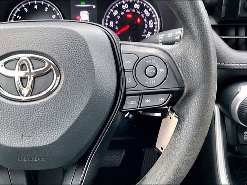 Used 2022 Toyota RAV4 LE image 23