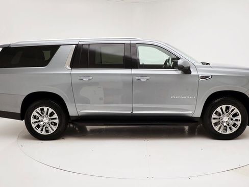 Used 2025 GMC Yukon XL Denali image 3