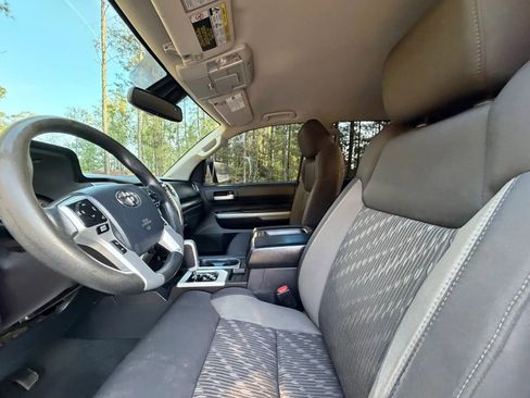 Used 2018 Toyota Tundra SR5 w/ SR5 Upgrade Package AWD/4WD image 11