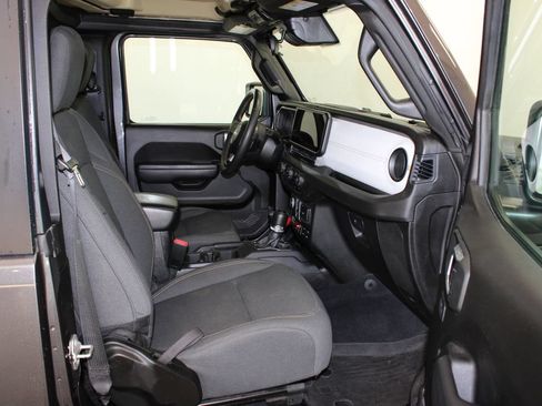 Used 2024 Jeep Wrangler Sport AWD/4WD image 9